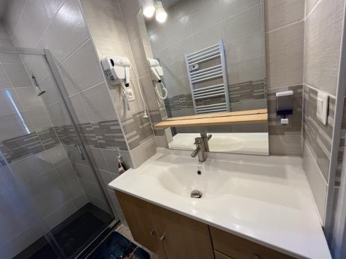 20260222_114335842_ios_-_grande